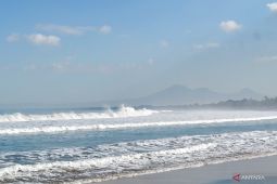 BMKG minta waspadai angin kencang dan gelombang 6 meter di Bali