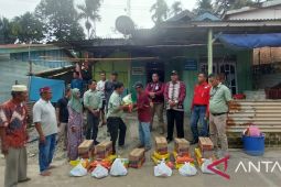PT WKS dan LP3I salurkan bantuan sembako ke korban longsor di Teluk Pengkah