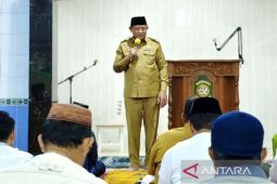 Gubernur Gusnar salat dan buka puasa di Masjid Al-Mujahidin Sipatana