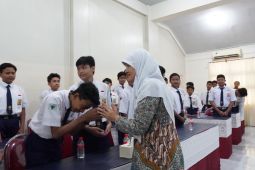 Anggota DPR sampaikan dukungan untuk SMP swasta di Surabaya