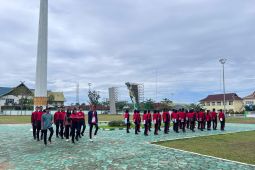 Sebanyak 35 paskibraka Kabupaten Batang Hari latihan di alun-alun