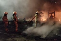 Korsleting listrik jadi penyebab kebakaran tempat pembuatan oncom dan kontrakan di Kebon Jeruk