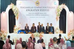 Universitas Lambung Mangkurat cetak 18 dokter gigi baru untuk mengabdi ke daerah asal