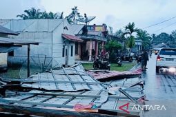 BPBD Aceh Barat bantu perbaikan atap rumah warga akibat puting beliung