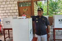 Wabup Jayapura salurkan hak suara TPS 02 Kampung Sereh