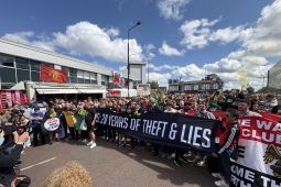 Suporter Manchester United batalkan aksi protes pada laga vs Arsenal