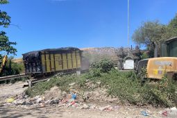 Truk pengangkut masih buang sampah organik ke TPA Suwung