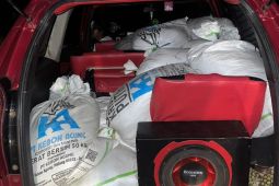 Satuan Narkoba Polres SBB sita 900 liter sopi dalam operasi anti narkotika salawaku