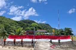 Basarnas Natuna kibarkan bendera 30 meter di pulau terluar  NKRI