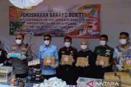 Kejari Kota Malang musnahkan 179 kilogram ganja dari 33 perkara