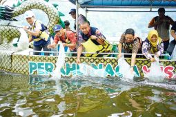 PJT I tebar 30.000 benih ikan untuk jaga ekosistem Telaga Ngebel Ponorogo