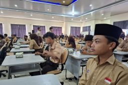 Siswa Sekolah Rakyat di Lamsel sementara belajar daring