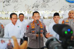 Tinjau penanganan Karhutla Kalbar, Kapolri ungkap titik api terus menurun