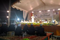 Pugaan Bersholawat dipimpin Ustadz Ali Busthomi