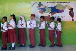 Langkah ceria anak Pontianak bersama Peci Haji