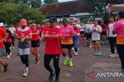 Semarak HUT Ke-49, Ratusan pelari dari komunitas lari Babel ikuti "Fun Run" PT Timah
