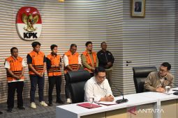 KPK segel dan geledah ruangan di Kantor Kemenkes