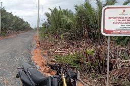 Kado Spesial HUT ke-60 Tanjab Barat, SKK Migas PetroChina Serahkan Pembangunan Jalan Sei Dualap -- Parit Deli 7,5 Km