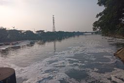 DKI siapkan jaring untuk tanggulangi busa di Pintu Air Wier 3 Banjir Kanal Timur Jakut