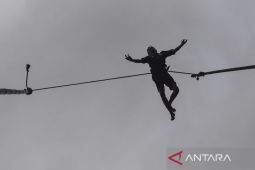 Pertujukan kesenian tradisional Lais di Tasikmalaya