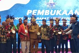 Gubernur PBD: Masyarakat adat miliki peran strategis dalam pembangunan