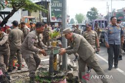 Satpol PP Kabupaten Bogor tertibkan puluhan PKL di sekitar ITC Cibinong