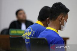 FOTO - Terdakwa gay dihukum 80 kali cambuk