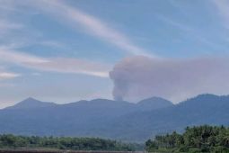 Gunung Dukono  di Halmahera Utara erupsi
