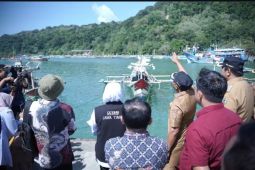 Gubernur Jatim berikan bantuan untuk nelayan di Pacitan
