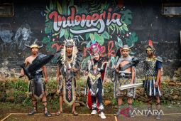 Pembuatan kostum untuk peringatan Hari Kemerdekaan RI