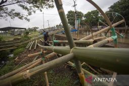 Penjualan tiang panjat pinang