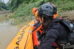 Tim SAR gabungan evakuasi  dua warga hanyut di Sungai Belumai Sumut