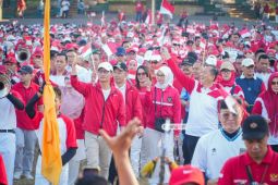 Belasan ribu ASN-pelajar Mataram kibarkan bendera Merah Putih