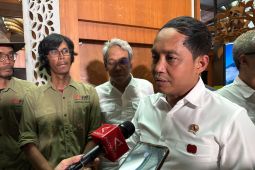 Raja Juli Antoni jelaskan foto bersama mantan tersangka kasus pembalakan liar