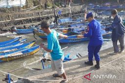 BPBD Cianjur meminta nelayan untuk sementara tidak melaut