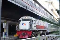 Sambut HUT ke-80 RI, KAI Divre I Sumut pasang atribut Merah Putih di Stasiun Medan dan Lokomotif