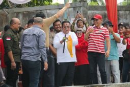 Wali Kota Pematangsiantar dan masyarakat mancing bersama di BBI Pondok Sayur