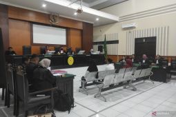 Eks Sekda Kendari Nahwa Umar dituntut 1 tahun delapan bulan penjara