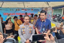 Polres dan Bulog Karawang salurkan beras SPHP untuk stabilisasi harga
