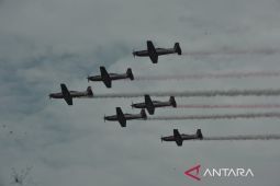 Jupiter Aerobic TNI AU latihan manuver untuk tampil di HUT ke-80 RI di Istana Negara