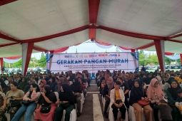 Polda Kalbar salurkan 2.000 paket sembako murah kepada warga