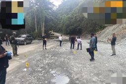 Satgas Damai Cartenz olah TKP penyerangan dua anggota Brimob di Nabire