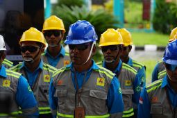 GM PLN UIW MMU ingatkan pentingnya jaga jarak aman atribut Kemerdekaan dari Instalasi Listrik