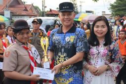 Lomba gerak jalan diharap tumbuhkan kebersamaan pelajar Gunung Mas