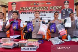 Polresta Banyuwangi sita 4,4 kilogram sabu-sabu dari dua pengedar