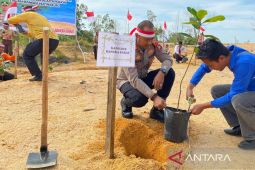 Polres Bangka Barat tanam 500 pohon di lahan bekas tambang Paitjaya