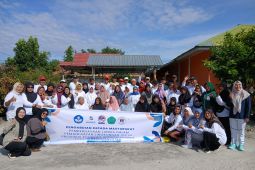 Tim Dosen UMPR beri pelatihan lansia kerajinan ecoprint