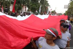Kirab merah putih raksasa HUT RI