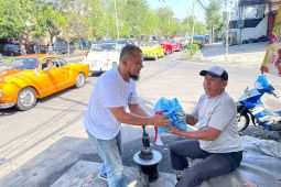 Sambut HUT ke-80 RI, pecinta VW Surabaya-Sidoarjo bagikan paket sembako