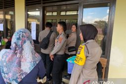 Polisi Bangka jaga penyortiran surat suara Pilkada Ulang 2025